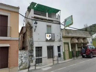 Casa Adosada con Unidad Comercial en Rute