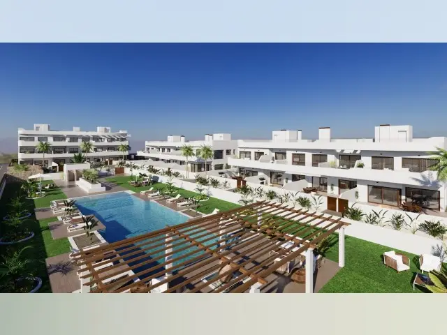 Apartamento en Los Alcázares con Piscina Cerca de la Playa y Golf