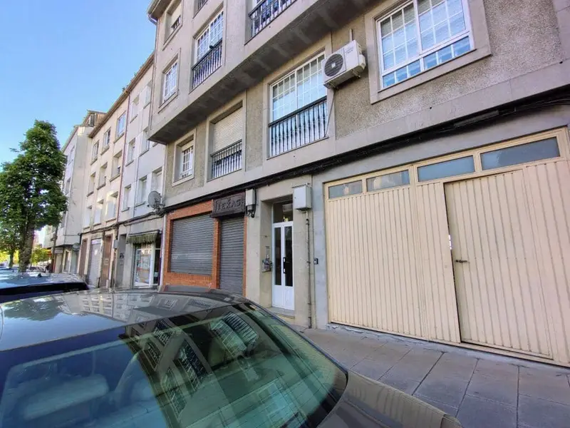 Local Comercial en Santiago de Compostela 83m² + Sótano 79m²