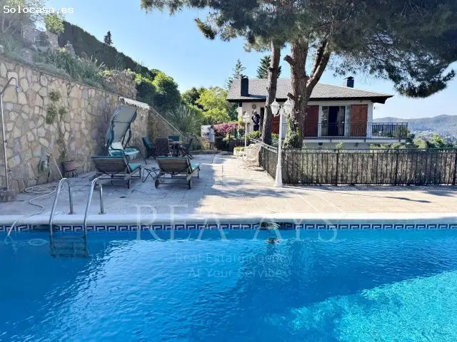 Espectacular Chalet con Piscina en Zona Residencial