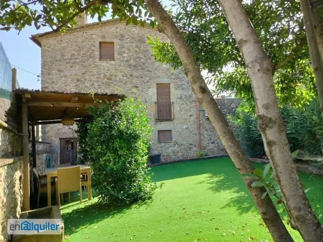 Casa Rústica con Jardín en Alquiler Baix Empordà
