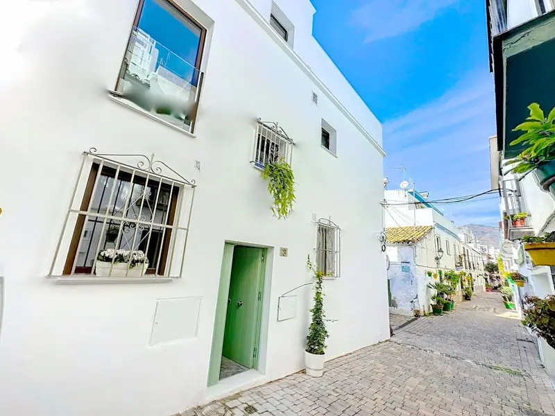 Casa-Villa de 3 Dormitorios en venta Estepona, España