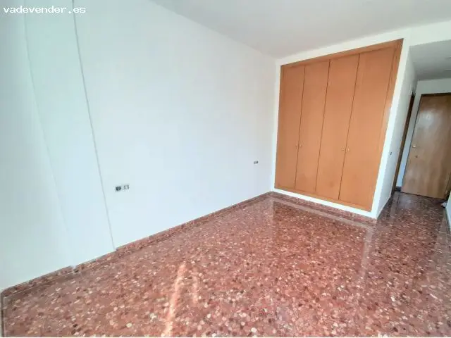 Estupendo Piso en Venta en Carcaixent con Parking y Trastero