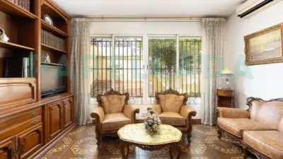 Casa en venta en Carrer de Colom con patio, sotano y terraza