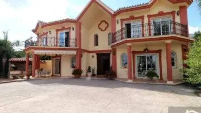 Chalet de Lujo en Alquiler Cerca del Pueblo