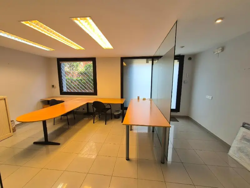 Venta Local Comercial Les Tres Torres Sarria Barcelona