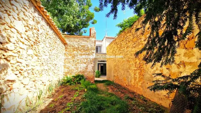 5 Bed Townhouse for sale