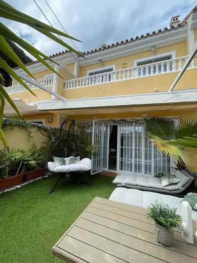 Casa Adosada 4 Dormitorios Moderna con Piscina