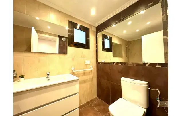 Rent 5 bedroom apartment in Alicante