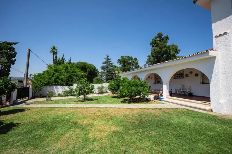 Chalet en Venta Algeciras Gran Jardin Piscina Apartamento