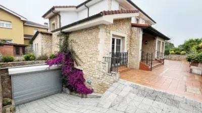 Casa en Venta en Avenida Raices Cerca de la Playa