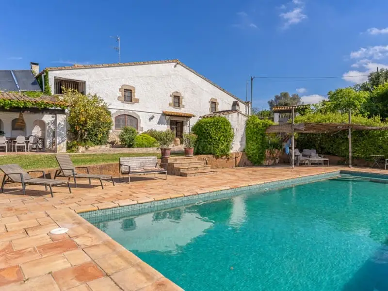 Masía en Vall-llobrega Girona con piscina y zona ecuestre