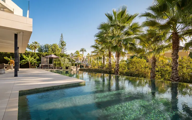 Villa de Lujo en Marbella con Ascensor Privado