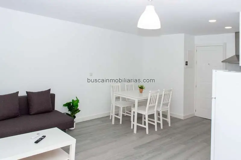 Apartamento en Fuengirola con Vistas al Mar Reformado Cerca de la Playa