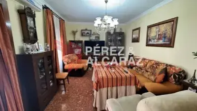 Piso en venta en el centro: 3 dormitorios, patio y azotea