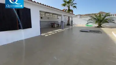 Chalet en San Vicente del Raspeig con Piscina Privada y Jardín