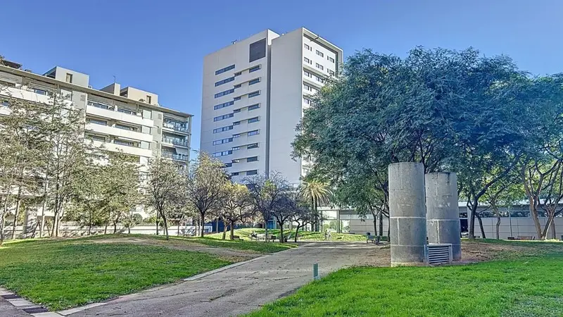 Piso en Barcelona con Terraza Parking y Trastero Cerca de la Playa