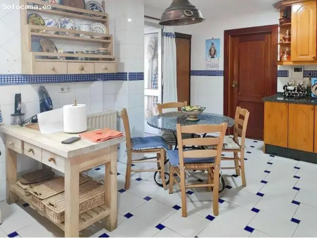 Gran Piso Centrico 7 Dormitorios 3 Banos 2 Balcones Vistas