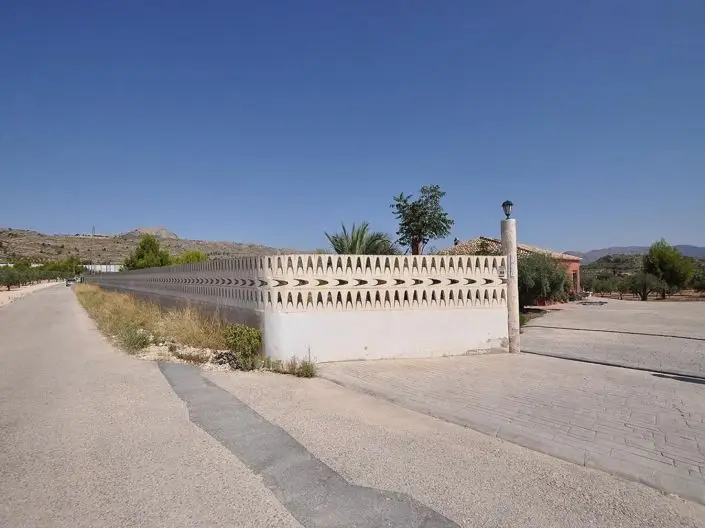 8 Bed Villa for sale