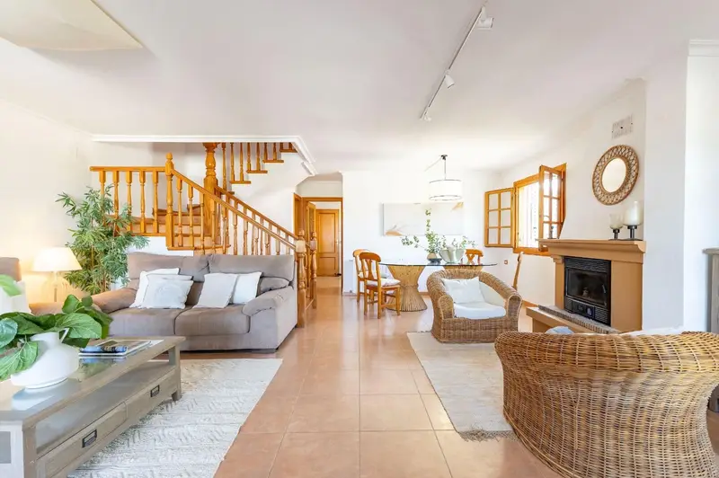 Chalet en Almard	 a con Piscina y Jardin Cerca del Mar
