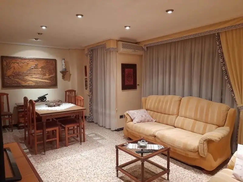 Piso en Venta Vila real 90m2 3 habitaciones 1 Baño Balcon