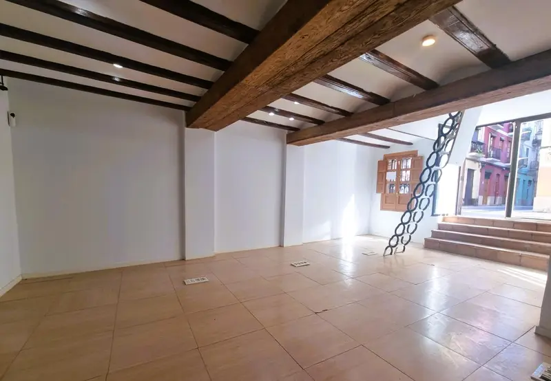 Venta Bajo Comercial El Carmen Valencia 56m2