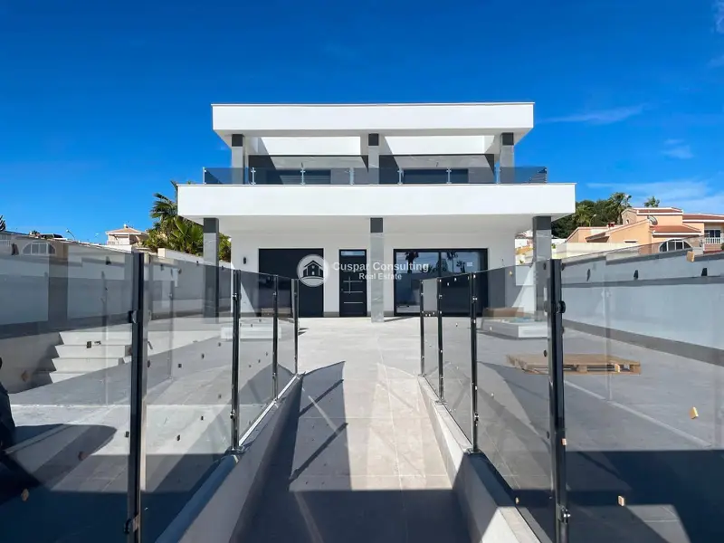 Villa en Venta Ciudad Quesada Lujo Moderna 3 Dormitorios Piscina