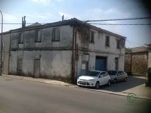 Casa para Rehabilitacion con 5 Viviendas y 7 Plazas de Garaje