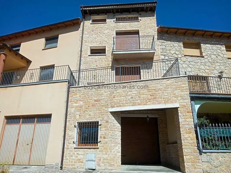 Casa en Venta Frias de Albarracin: Vistas a la Montana y Estilo Tradicional