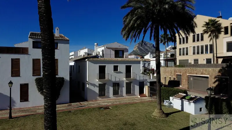 Casa de Lujo en Jávea con Piscina y Vistas al Mar