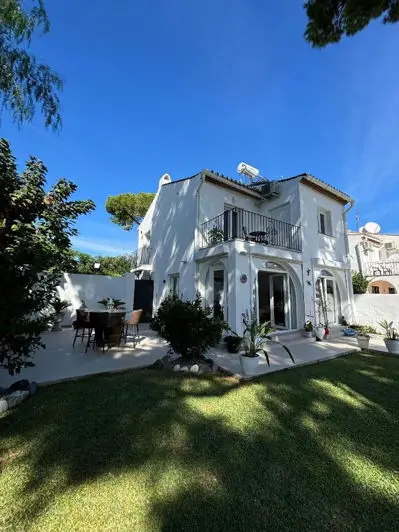 Villa 3 Dormitorios en Comunidad Privada Cerca de la Playa