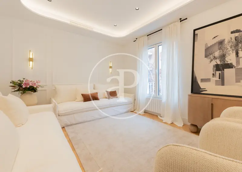 Piso de Lujo en Venta en Calle Ecija Madrid