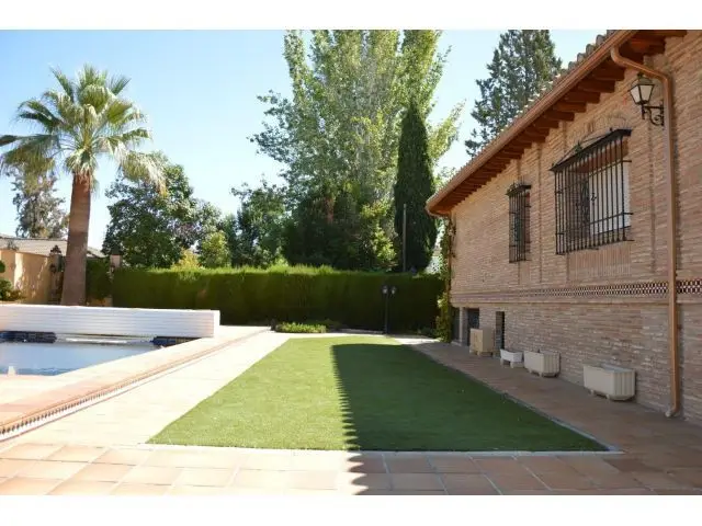 Chalet en Ogíjares 2300m2 Parcela Piscina Barbacoa Garaje 8 Coches