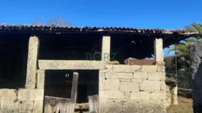 Casa en venta en Coles para reformar con jardin