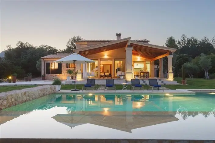 Finca de 4 Dormitorios en Venta cerca de Pollensa