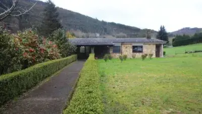 Chalet en Venta en Aranga: Casa en Parcela con Piscina y Pista de Tenis