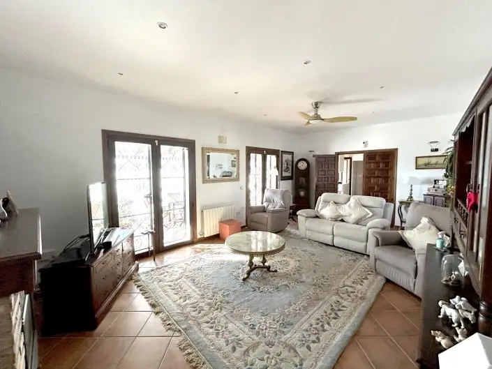Cortijo 3 Dormitorios 2 Baños en Venta 222m2 8489m2