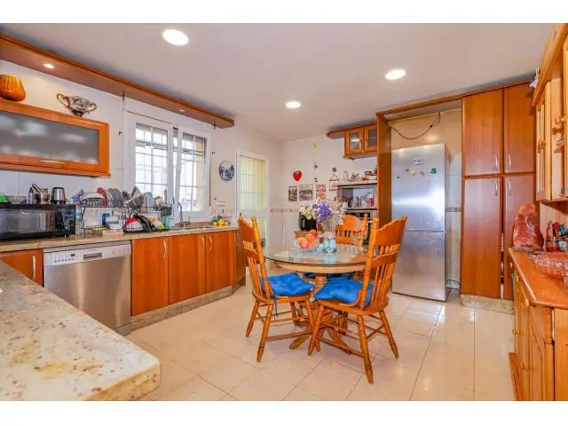 Casa Independiente en Ogíjares 5 Habitaciones Jardin 225m2