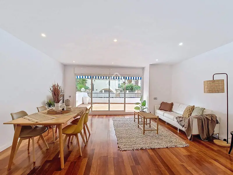 Apartamento en Vilanova i la Geltru en Ribes Roges con Terraza y Vistas al Mar