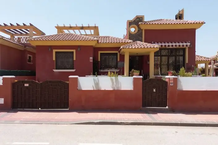 Villa 3 Dormitorios Piscina Solarium Garaje Costa Blanca