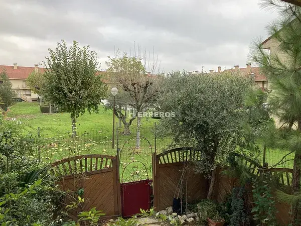 Adosado en Villa Patro 5 dormitorios 2 baños Jardin y Piscina