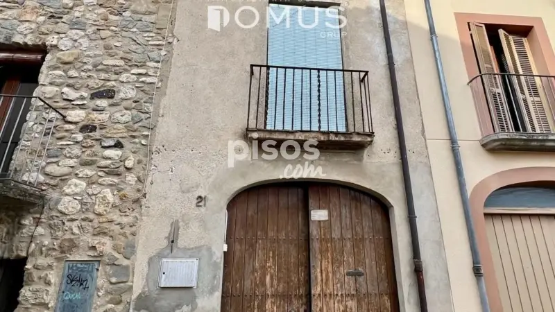 Casa en venta en Besalú centro historico con vistas al Puente Románico