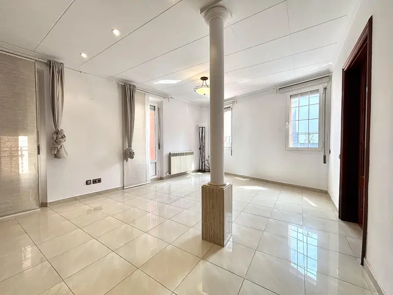 Piso en venta. Fantástico Dúplex de 3 habitaciones dobles, 2 baños y Terraza en la zona de la Biblioteca de Castellbisbal.