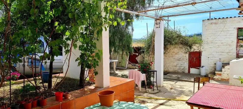 Finca Rustica con 5 Apartamentos y Establos en Venta