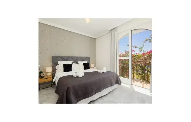 Rent 3 bedroom house of 200 m² in Marbella