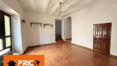 Casa en Aliseda con 5 dormitorios y 2 baños