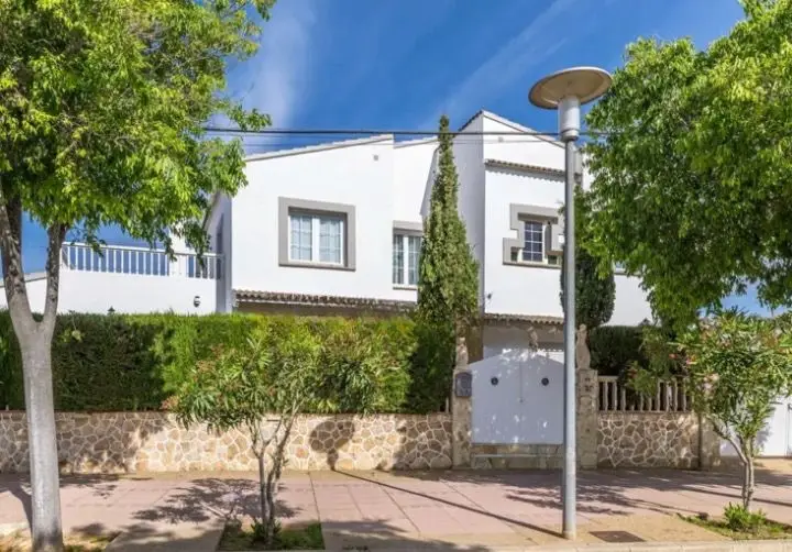 Casa en Son Ferrer con Piscina y Jardín
