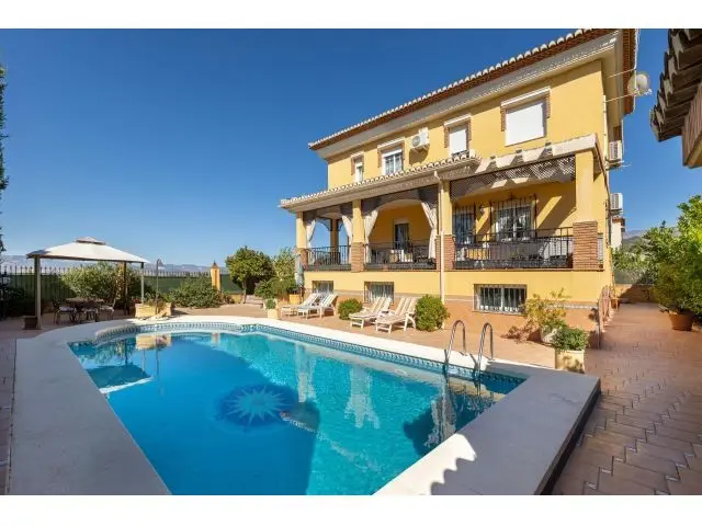 Bonito Chalet en Gójar con Piscina y Vistas