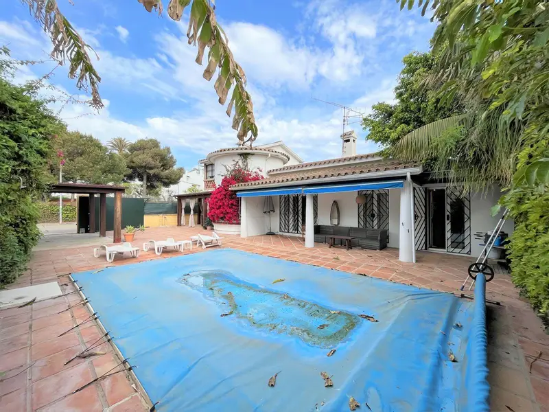 Charming Rustic-Style Villa Just 100m from the Beach in Estepona