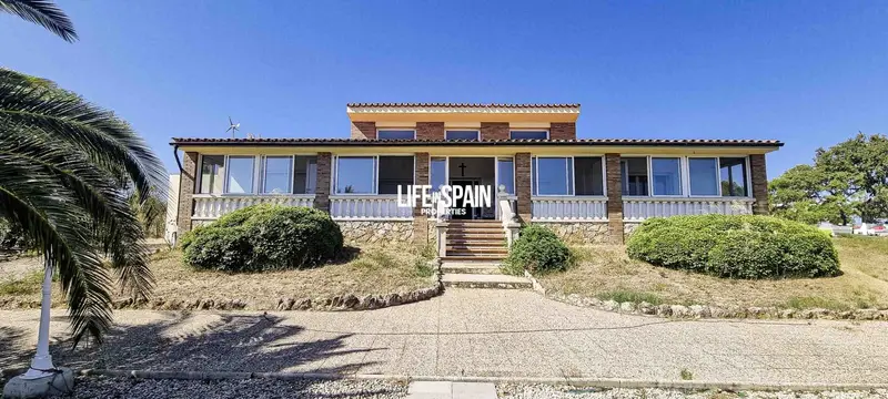 Chalet en Venta en Ginestar Tarragona Villa Planetes